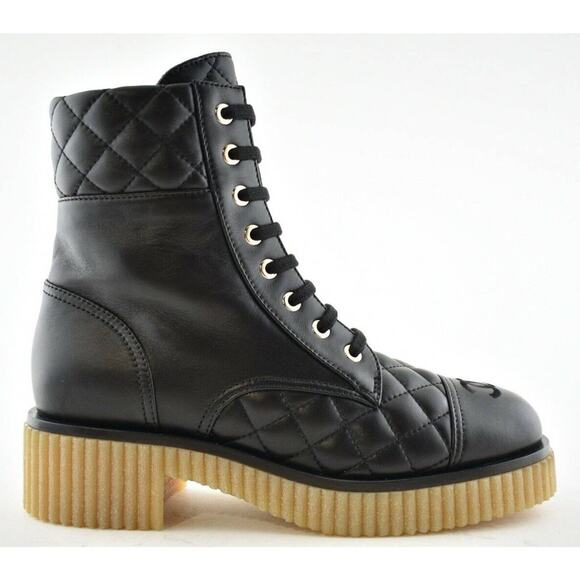 Chanel 20B Black Quilted CC Platform Combat Lace Up Ankle Short Moto Boot 37.5 - Picture 1 of 9